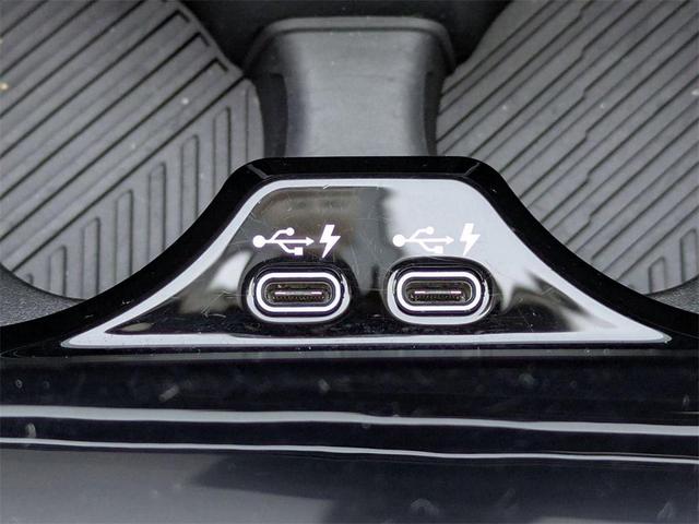 Photo of 2024 Mineral White Metallic BMW 530