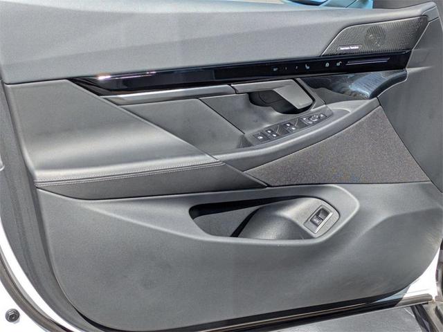 Photo of 2024 Mineral White Metallic BMW 530