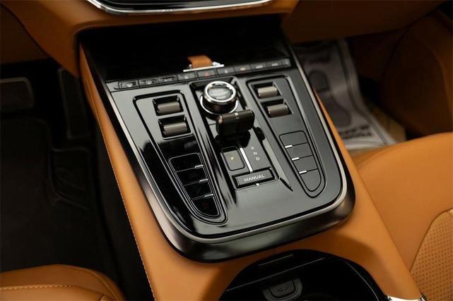 Photo of 2025 GREEN Aston Martin DBX