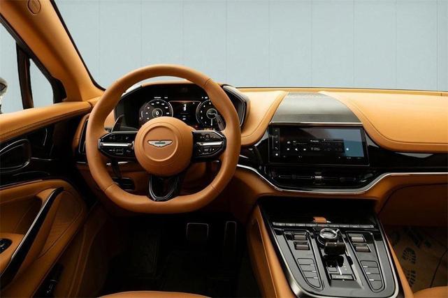 Photo of 2025 GREEN Aston Martin DBX