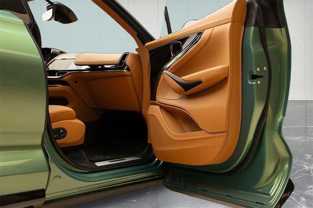 Photo of 2025 GREEN Aston Martin DBX