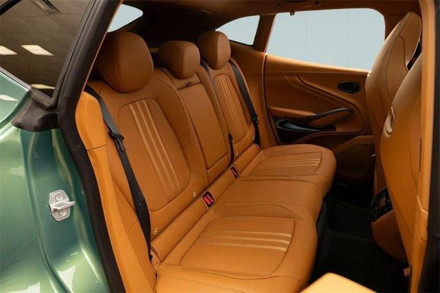 Photo of 2025 GREEN Aston Martin DBX