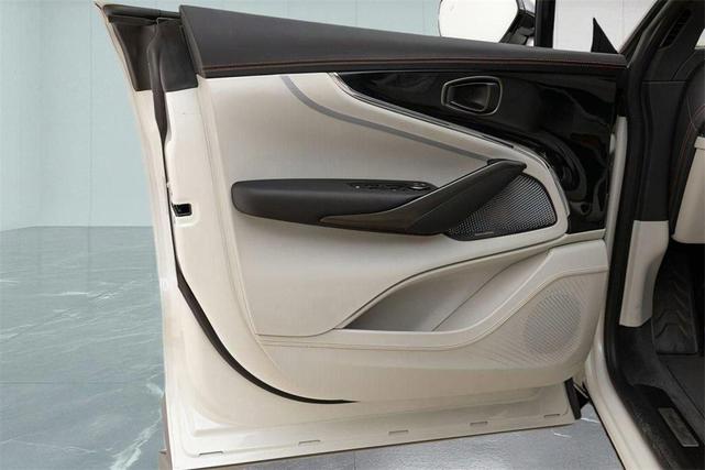 Photo of 2025 White Aston Martin DBX