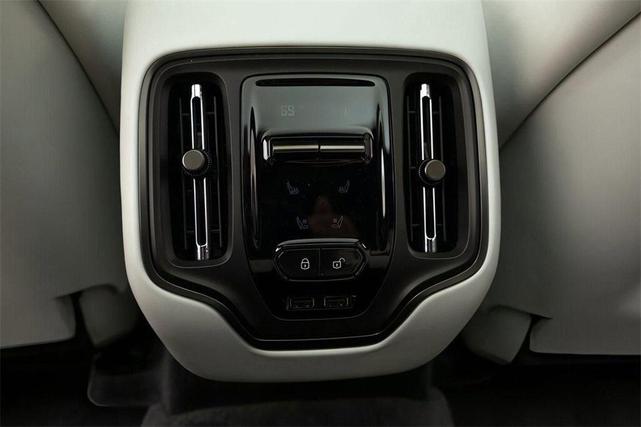 Photo of 2025 White Aston Martin DBX