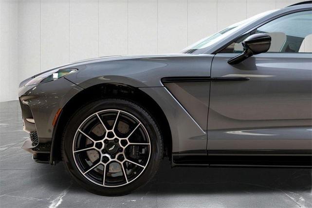 Photo of 2025 GREY Aston Martin DBX