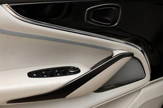 Photo of 2025 GREY Aston Martin DBX