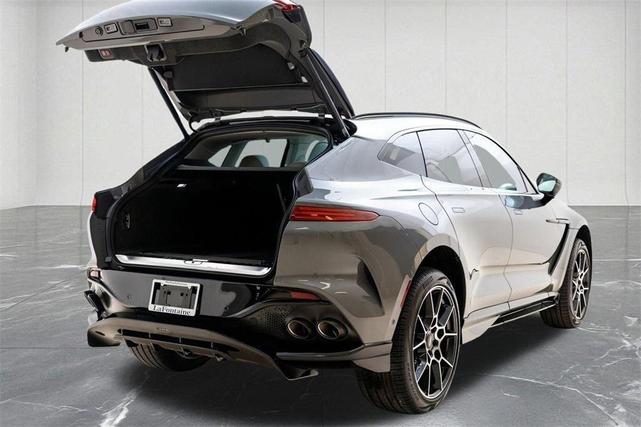 Photo of 2025 GREY Aston Martin DBX