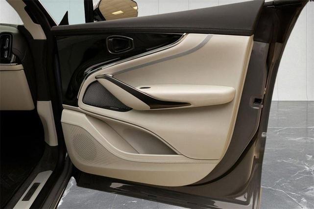 Photo of 2025 GREY Aston Martin DBX