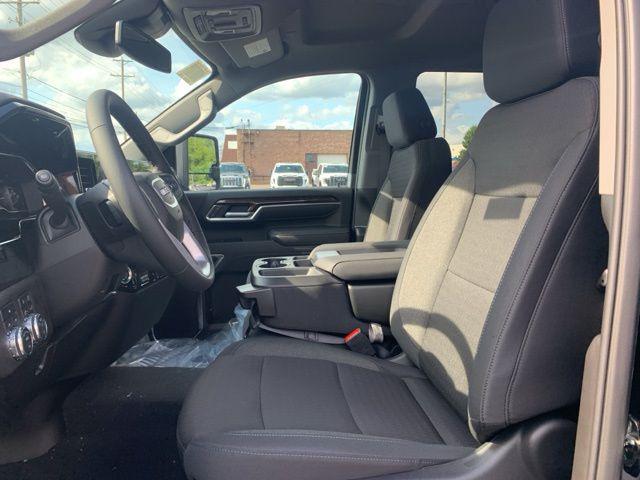 Photo of 2025 Onyx Black GMC Sierra 2500
