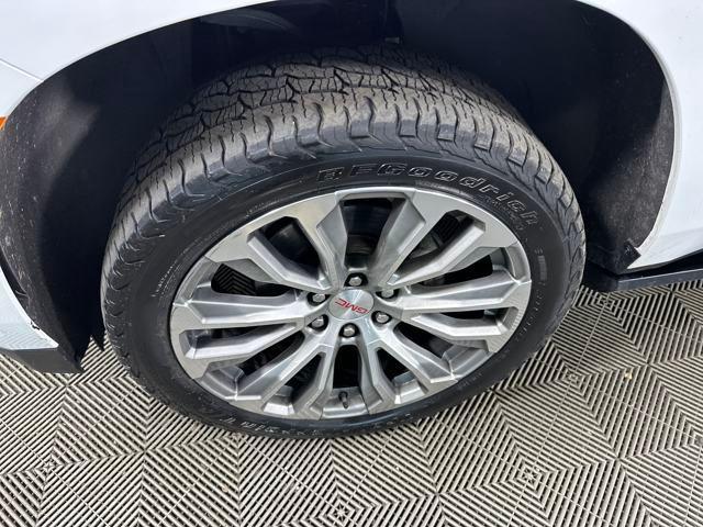 Photo of 2021 Summit White GMC Yukon