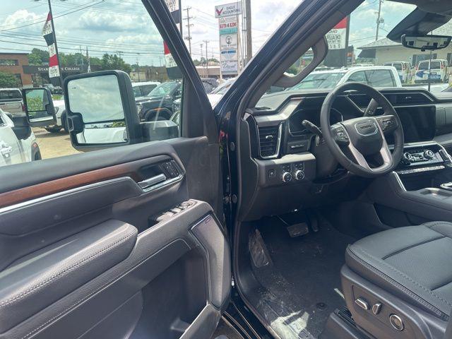 Photo of 2025 Onyx Black GMC Sierra 2500