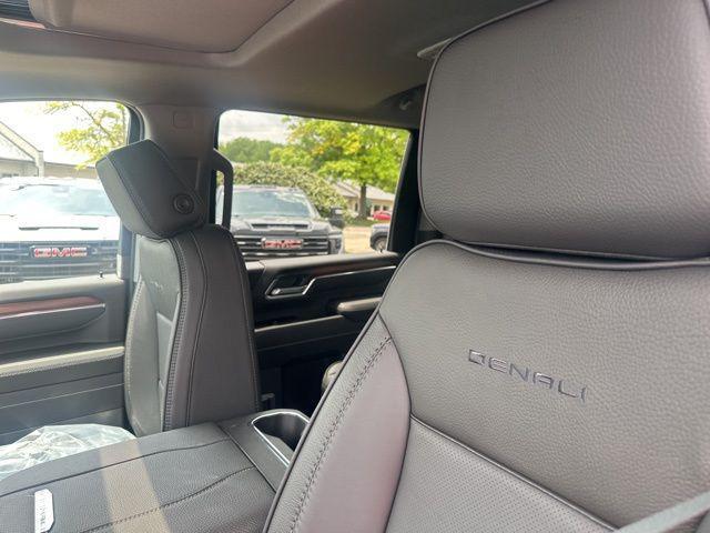 Photo of 2025 Onyx Black GMC Sierra 2500