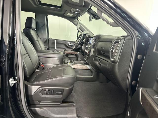 Photo of 2022 Onyx Black GMC Sierra 2500