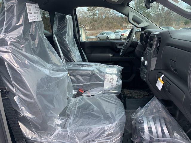 Photo of 2025 Summit White GMC Sierra 2500