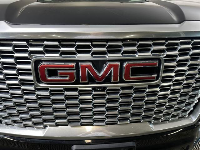 Photo of 2021 Onyx Black GMC Yukon XL