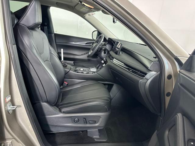 Photo of 2023 Gold INFINITI QX60
