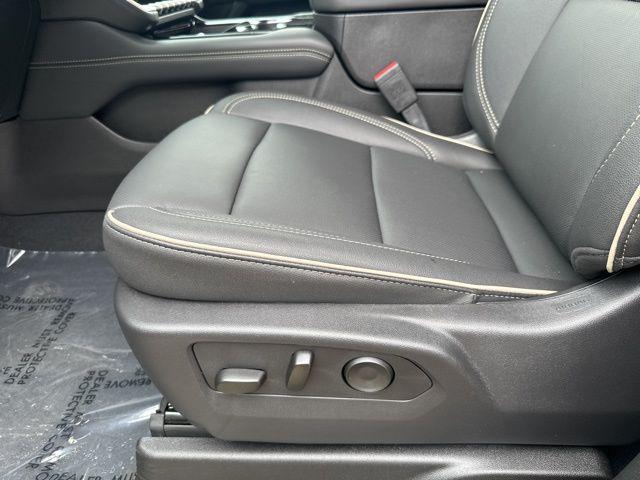 Photo of 2025 Onyx Black GMC Yukon