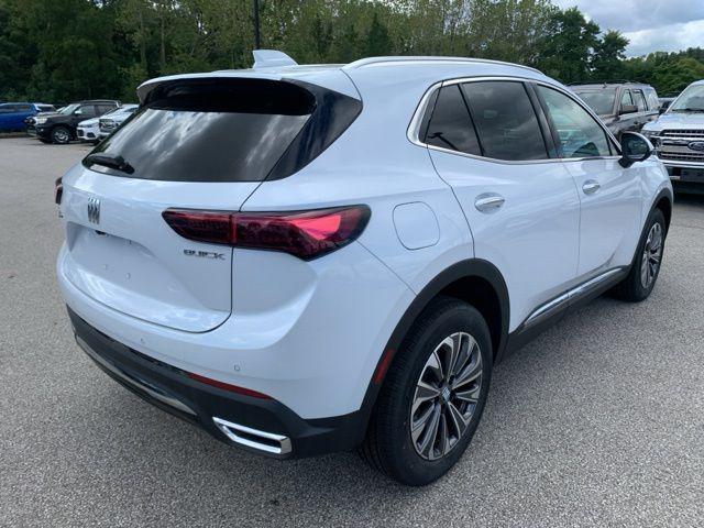 Photo of 2025 Iridescent White Tricoat Buick Envision