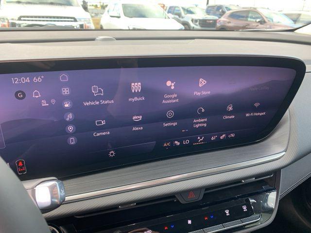 Photo of 2025 Iridescent White Tricoat Buick Envision