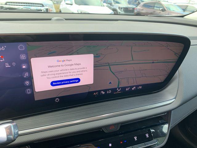 Photo of 2025 Iridescent White Tricoat Buick Envision