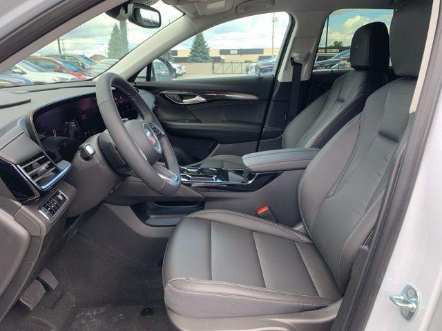 Photo of 2025 Iridescent White Tricoat Buick Envision