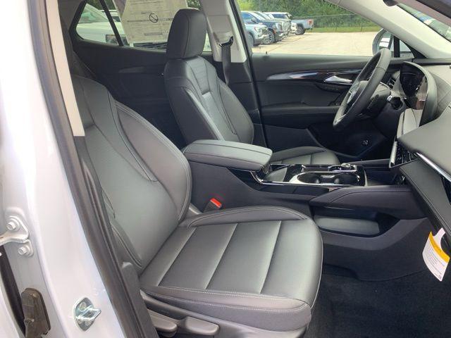 Photo of 2025 Iridescent White Tricoat Buick Envision