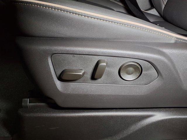 Photo of 2025 Summit White GMC Yukon