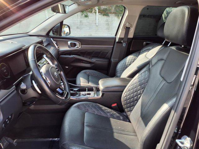 Photo of 2021 Ebony Black Kia Sorento