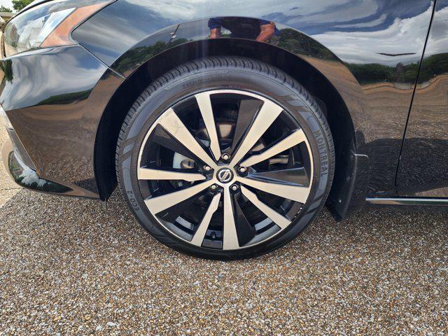 Photo of 2020 Super Black Nissan Altima