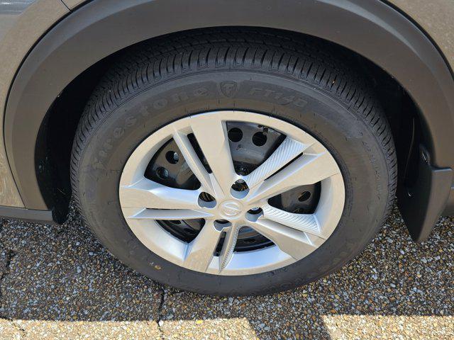 Photo of 2025 Gun Metallic Nissan Kicks