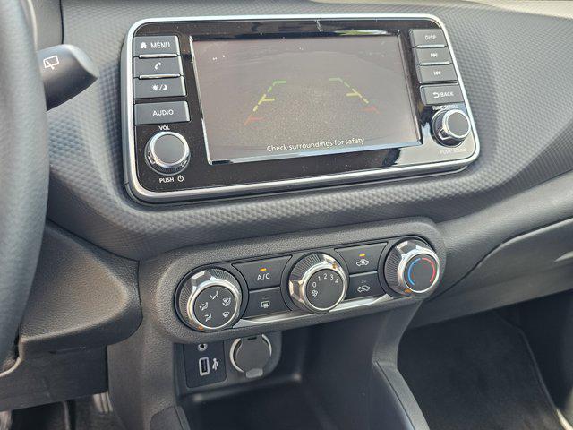 Photo of 2025 Gun Metallic Nissan Kicks