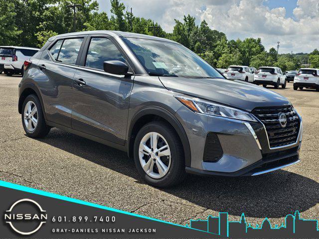 Photo of 2025 Gun Metallic Nissan Kicks