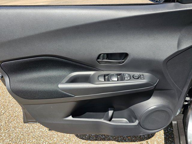 Photo of 2025 Gun Metallic Nissan Kicks