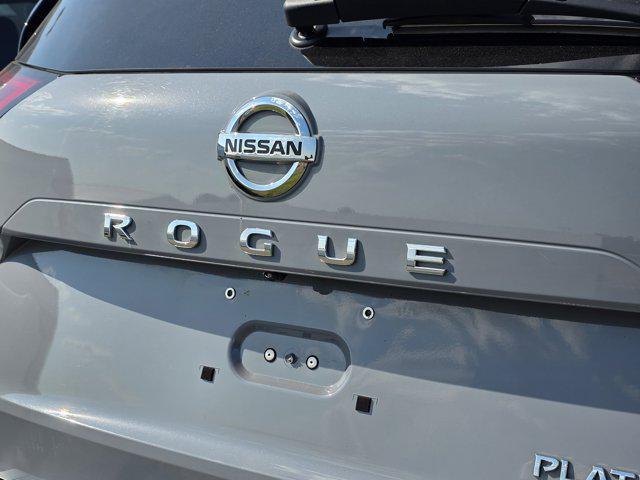 Photo of 2021 Boulder Gray Pearl/Super Black Nissan Rogue