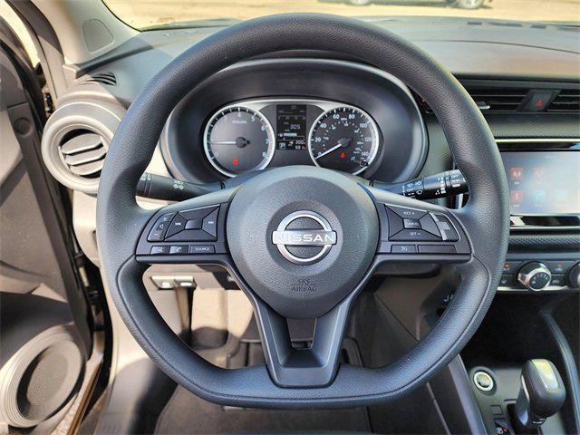 Photo of 2025 Super Black Nissan Kicks
