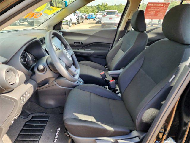 Photo of 2025 Super Black Nissan Kicks