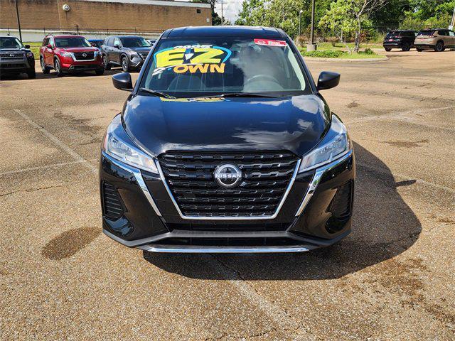 Photo of 2025 Super Black Nissan Kicks