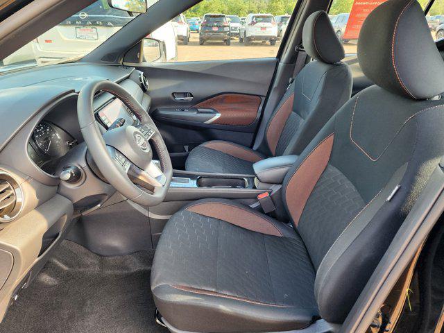 Photo of 2024 Super Black Nissan Kicks