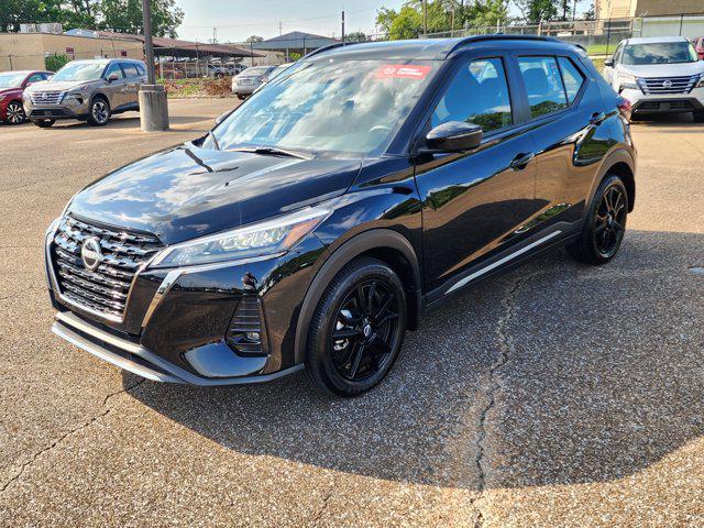 Photo of 2024 Super Black Nissan Kicks