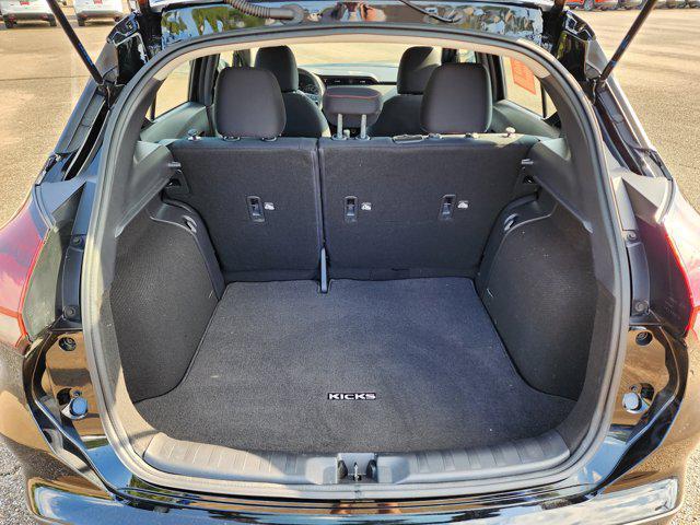 Photo of 2024 Super Black Nissan Kicks