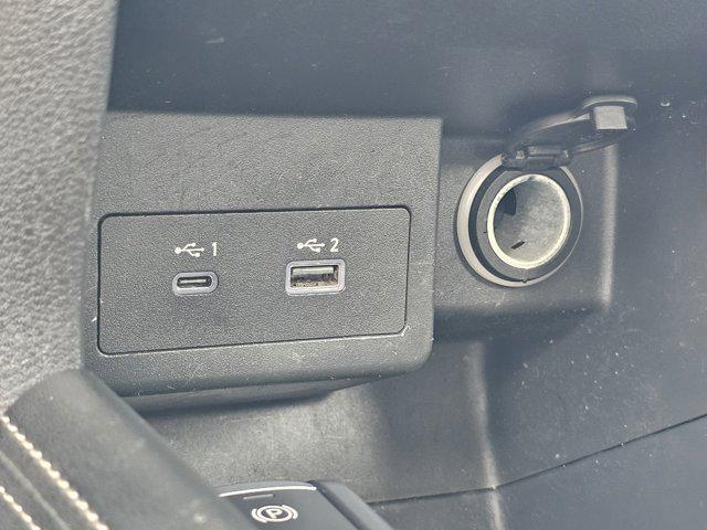 Photo of 2021 Super Black Nissan Kicks