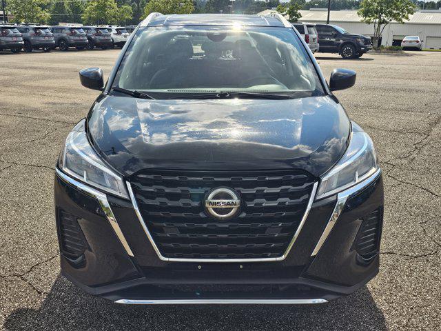 Photo of 2021 Super Black Nissan Kicks