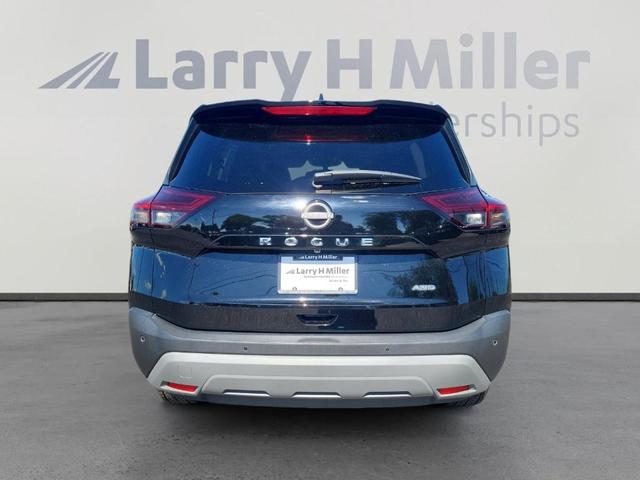 Photo of 2023 Black Nissan Rogue