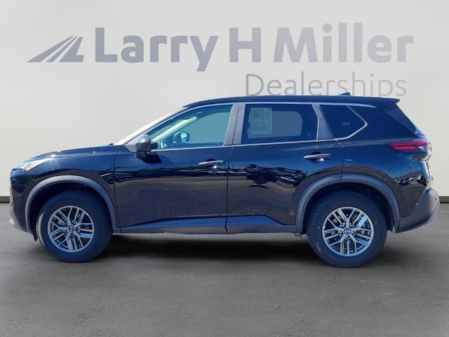 Photo of 2023 Black Nissan Rogue