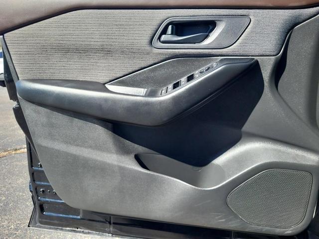 Photo of 2023 Black Nissan Rogue
