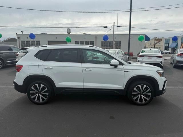 Photo of 2022 Pure White Volkswagen Taos