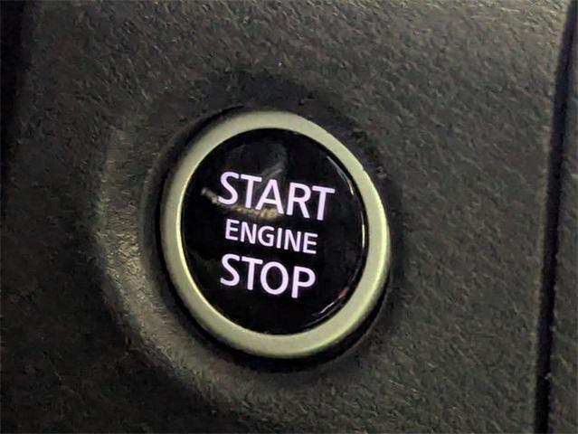 Photo of 2023 Glacier White Nissan Frontier