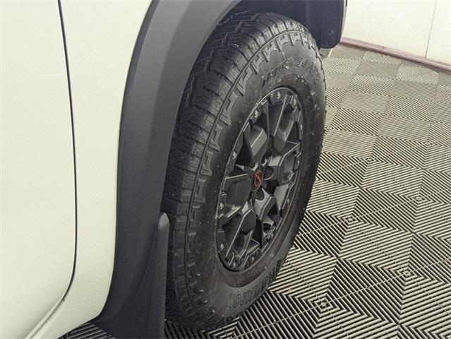Photo of 2023 Glacier White Nissan Frontier