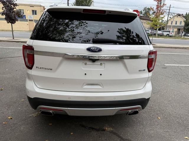 Photo of 2017 White Ford Explorer