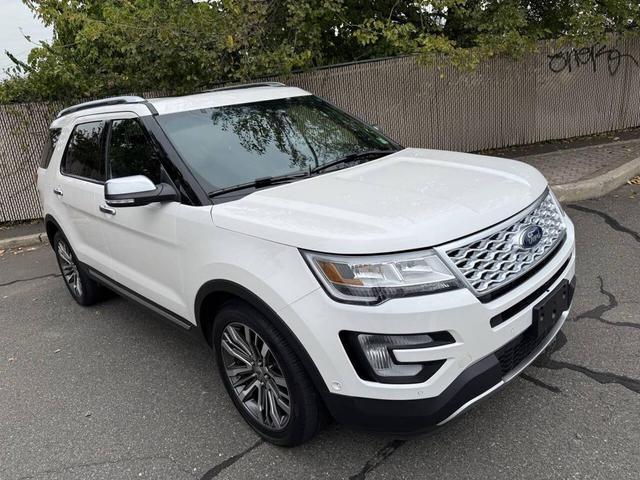 Photo of 2017 White Ford Explorer
